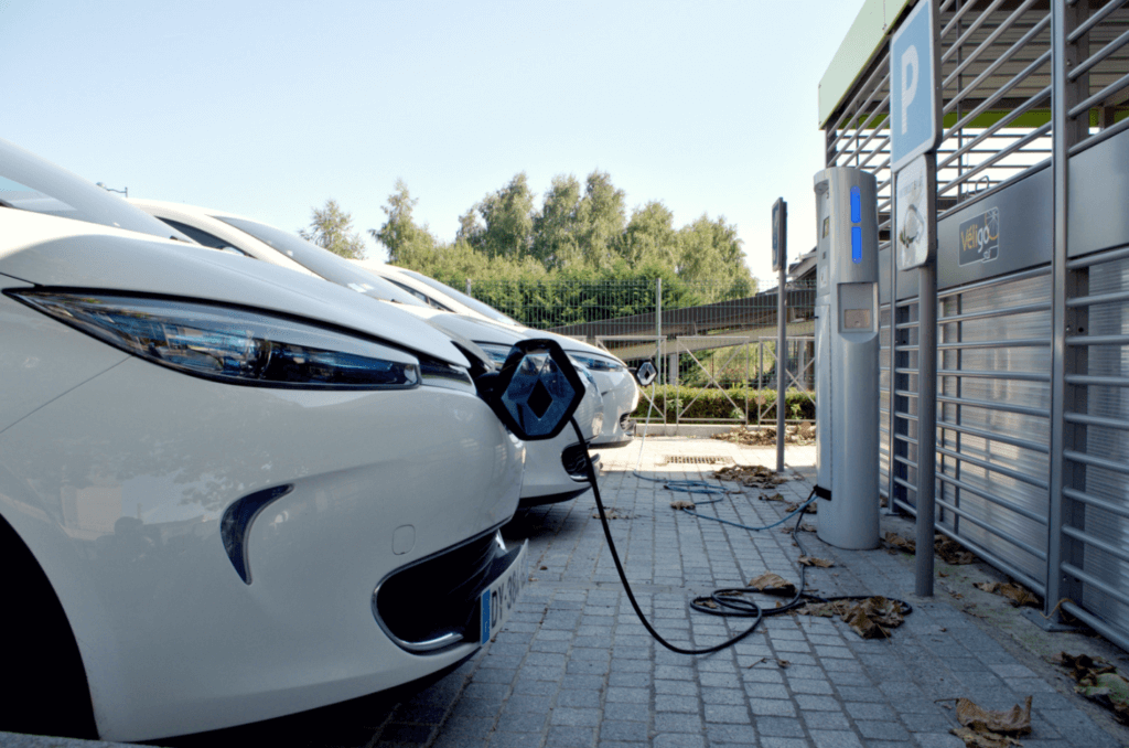 What Factors Make Electric Cars A Good Towing Option?